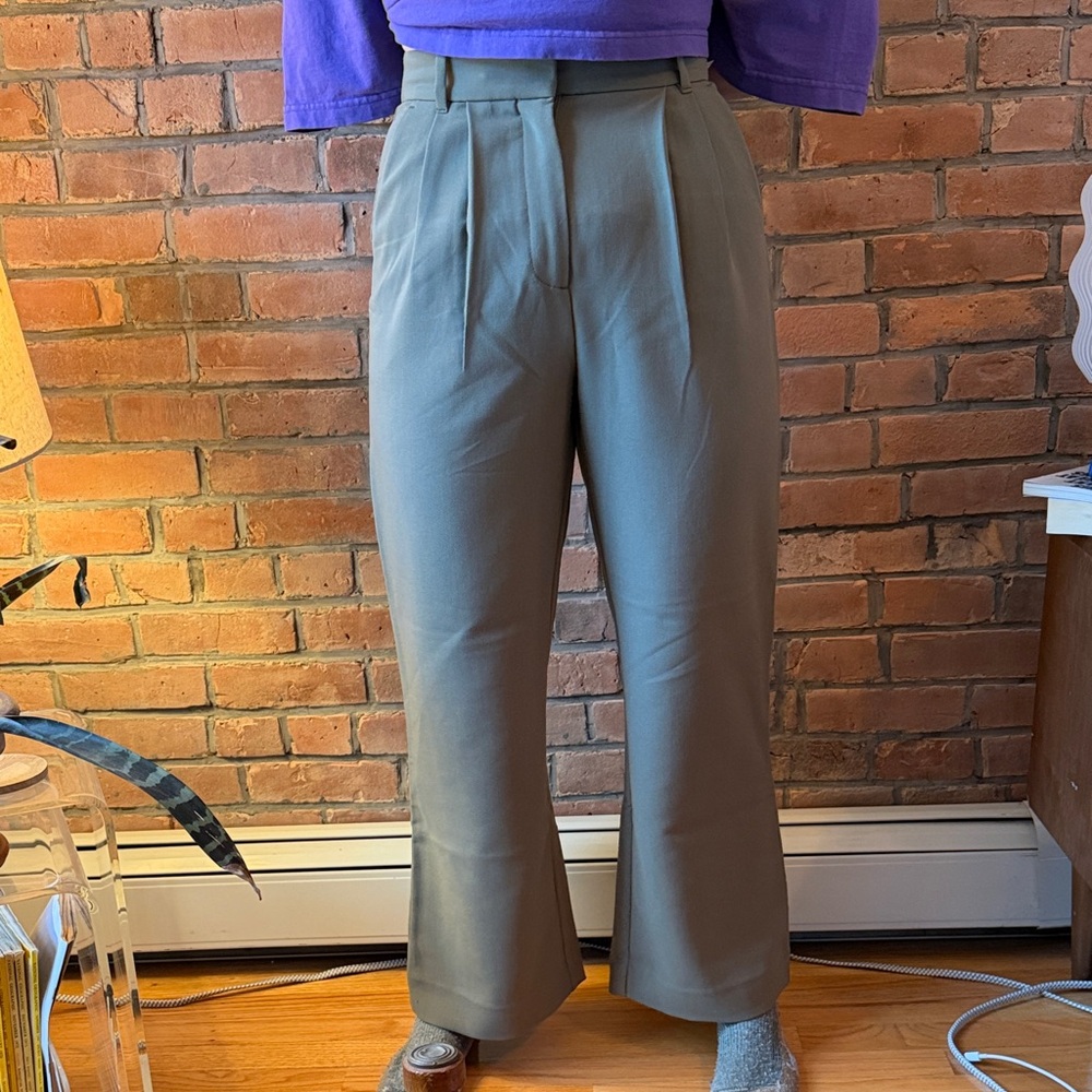 NWT Abercrombie pale green trousers